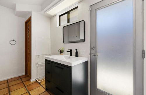 The Ricardo! Mid-Century Villa with Saltwater Pool - Foto 39