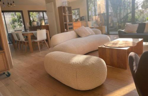 Glass and wood designer villa with garden in centertown - Foto 33