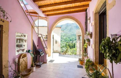 Snug Apartment in Kournas With Balcony/terrace - Foto 1