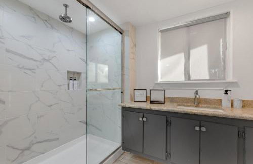 Lakefront Retreat Sleeps 15 Starlink Internet - Foto 8