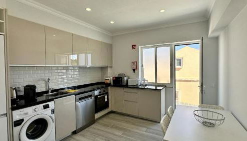 Hibisco 2 by Check-in Portugal - Foto 3, stove, dishwasher, pet friendly, toaster, minibar