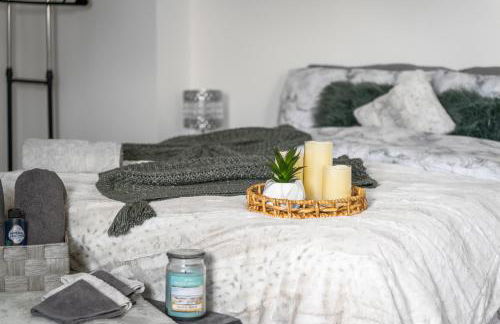 Modern 1-Bed Apartment with Parking near Heathrow - Photo 32