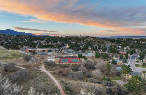 Spacious Rockrimmon Getaway - Sleeps 14 - GameRoom - Foto 55