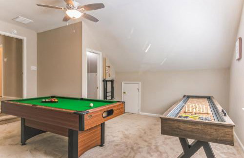 Country Haven - Hot Tub & Pool! Game Room, King Beds, Mins 2 dwtn - Foto 45
