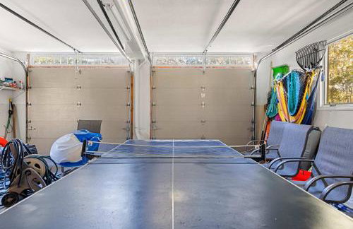 Spacious Home with Direct Pond Access! - Foto 39