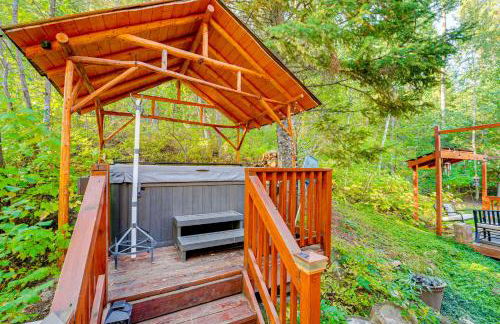 Dreamy Alpine Cabin with Hot Tub, Fireplace and More! - Foto 33