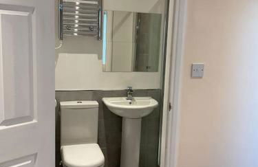 Beautiful private en-suite room with its own entry - Foto 9