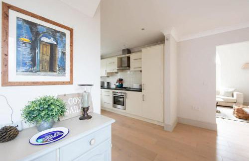 Superior House for 6 Near Beach w Parking Garden - Foto 16