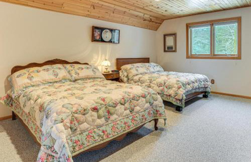 On-Site Trails and Private Beach! Lake Huron Retreat - Foto 26
