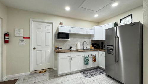 Sunshine Nest - Photo 3, stove, toaster