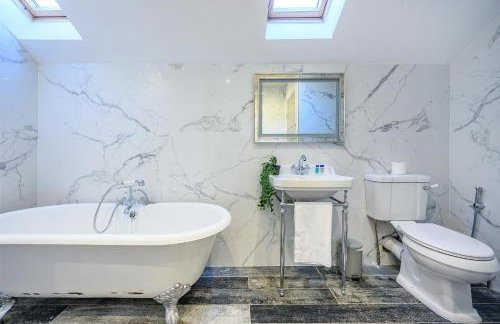 Spacious 6 Bedroom Escape with Hot Tub, Games Room & Karaoke in Yorkshire - Foto 40