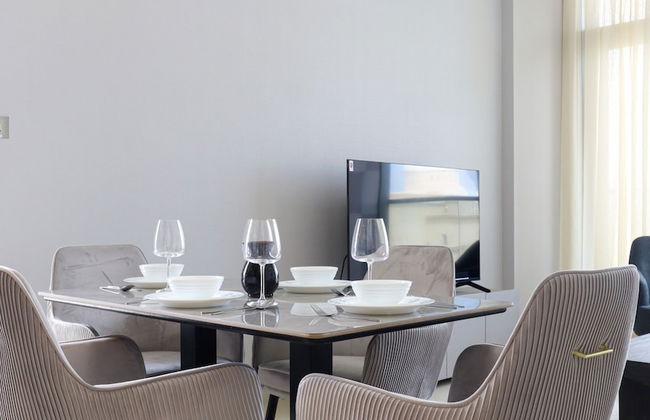 WelHome - Prime 1BR Apartment at Oia Residence - Photo 24