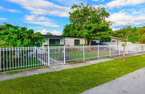 4BR North Miami Villa with Pool Patio Ping Pong - Foto 29