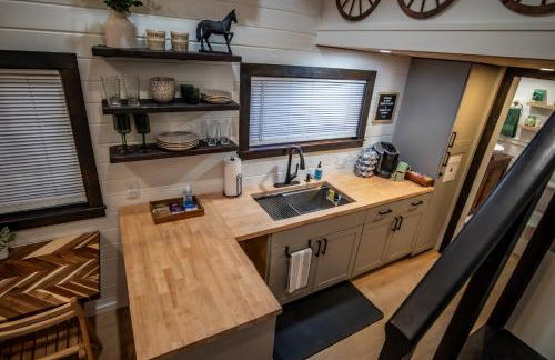 Unique Tiny Home Minutes from Downtown - Foto 5