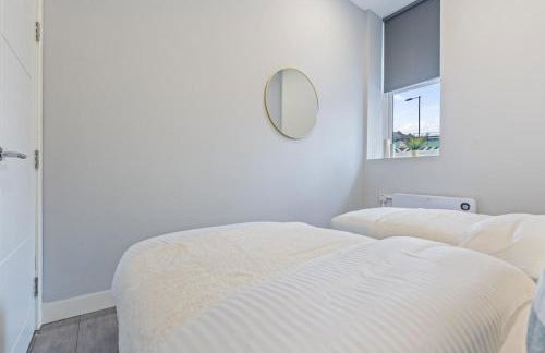 Coulsdon Escape - 3 BR - Sleeps 5 - Free Parking - Foto 9