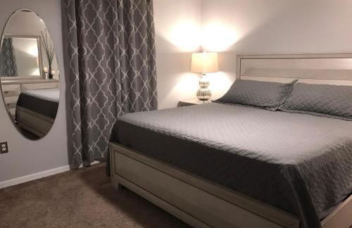 Sunny South Facing Pool with Hot Tub and Lake View Near Disney - Foto 15