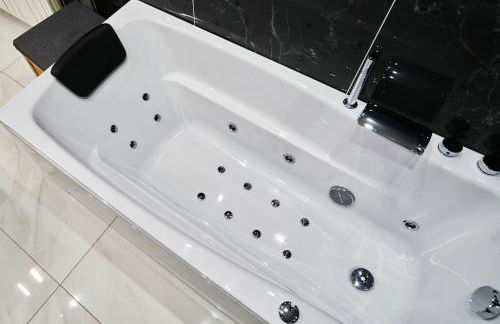 VILLA ARCADIA - Piscine - Spa - Sauna - Cinéma - Jeux d'arcades - Jeux vidéo - Bassin naturel - Jardin - Foto 69