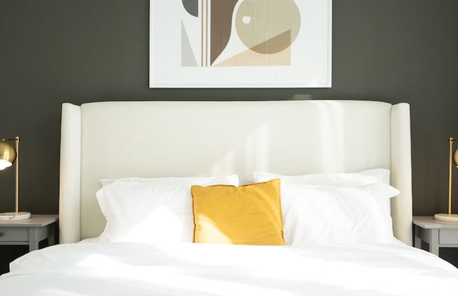 Aya - Awe-inspiring 2BR in City Walk with Balcony - Photo 2