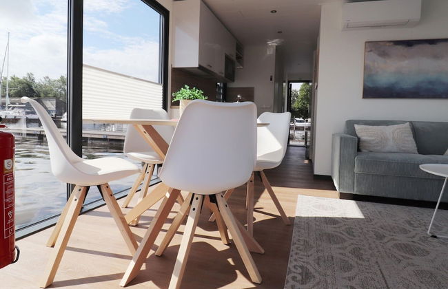 Houseboat in Lemmer With Harbor Views - Foto 19