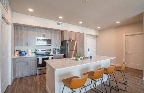 Posh 2BD - Gym, Pool, Parking, W-D - Sleeps 8 - Foto 25