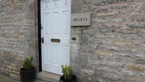 Drury's - Photo 4