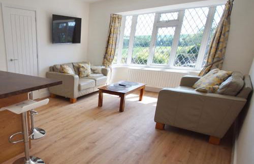 Vale View - Sleeps 6 - Pets Ok - Garden - Parking - Photo 37