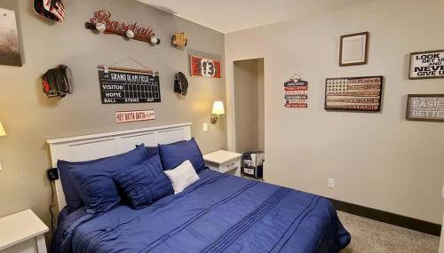 King Bed In Main Floor - Downtown Vacation Rental - Foto 5