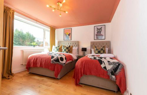 Stunning Bishop Auckland House with 5-bedrooms & 8 Beds Sleeps 12 with Free Parking by PureStay - Foto 36