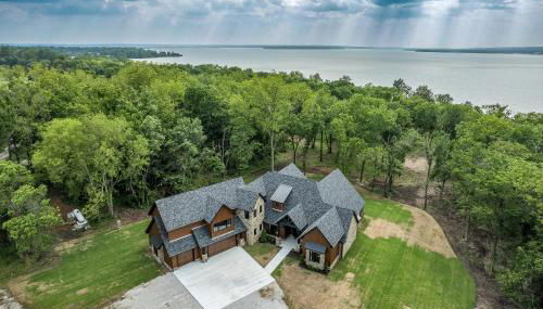 Game Room and Hot Tub! Lakefront Monkey Island Haven - Foto 5
