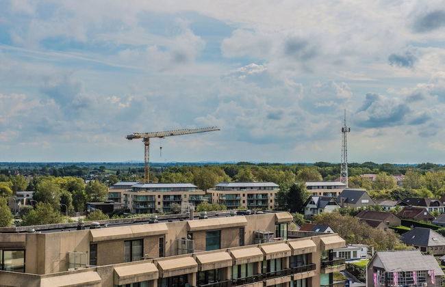 Spacious Seaside Apartment - Photo 11