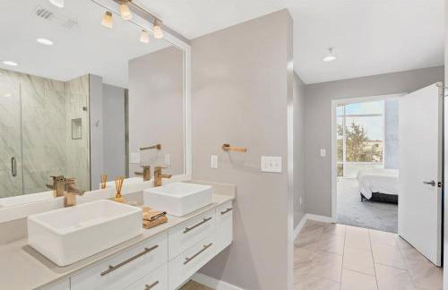 Modern 3 bedroom condo in downtown w free parking - Foto 21