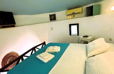 Lioyerma Windmill Villa With Outdoor Hot Tub - Photo 16