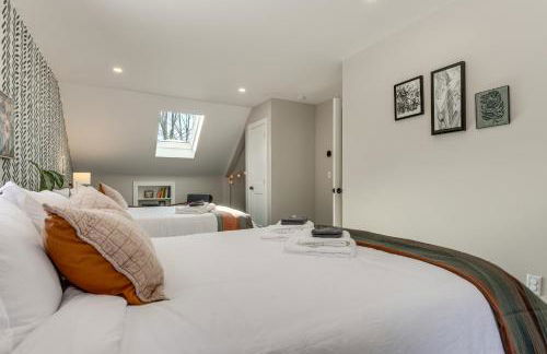 Bradford Group Getaway! Cabin with Deck and Fire Pit - Foto 20