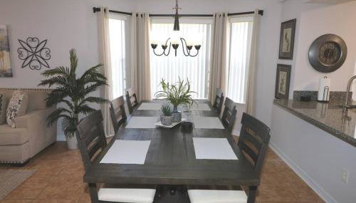 LOVE AT FIRST SIGHT! NEW Disney Home, Sleeps 6, Pool, Patio, NO Steps, LOW Rates! - Foto 5