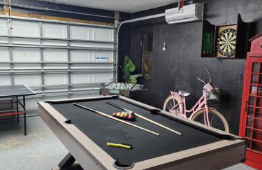 Lounge Area Office Fenced Yard Near It All - Photo 2