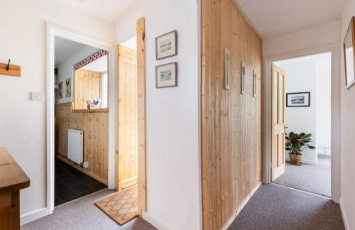 The Old Salt Store, 2 bed apartment with stunning river view - Photo 6