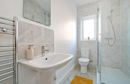 Spacious 4BR, Parking, Near Centre, Accommodates 7 - Foto 16