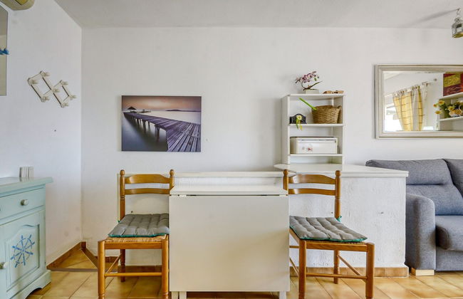 Apartment With Furnished Terrace - Photo 12