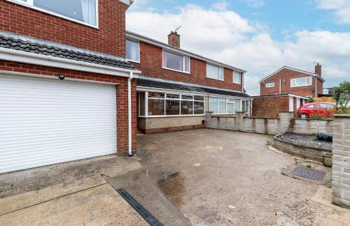 Stunning Bishop Auckland House with 5-bedrooms & 8 Beds Sleeps 12 with Free Parking by PureStay - Foto 65