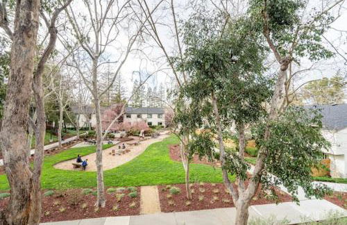 Sharon Green apartments by FantasticStay - Photo 97