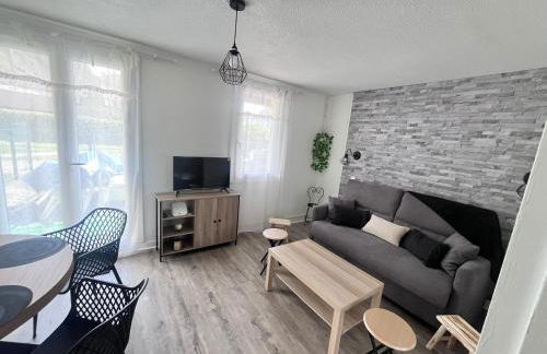 Bel appartement T2 refait à neuf avec piscine couverte de juin à fin septembre, près des stations de ski avec navette et draps et serviettes compris - Foto 2