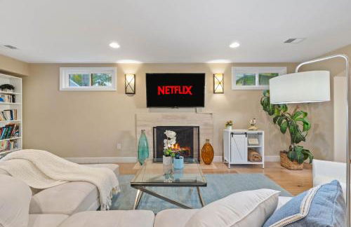 Oceanview Luxe Retreat with Rooftop - Foto 12