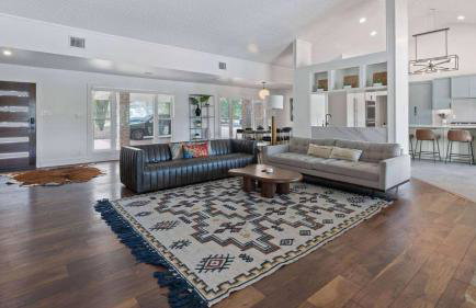 Luxurious Modern Retreat with Private Pool & Patio - Foto 10