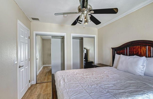 Beautifully Renovated 5 Bedroom with Guest House 5 Home by RedAwning - Foto 9