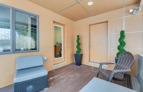 Couples Retreat Near UVM! Unique Studio with Deck - Foto 3