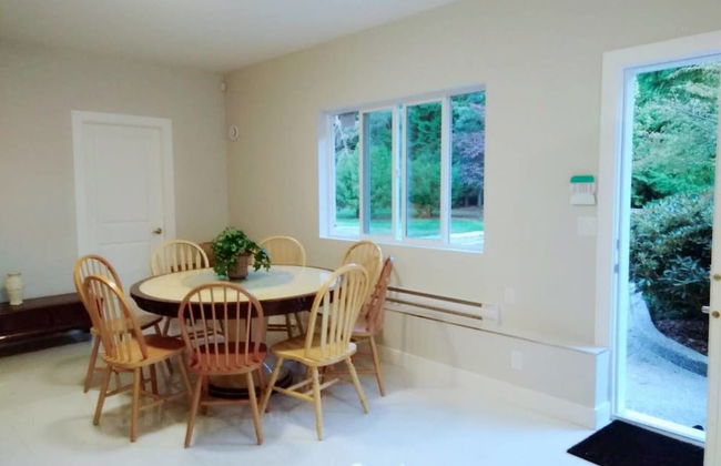 B - Sechelt Private Coastal Home - Photo 8