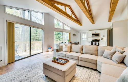 Deck and Community Perks Bright Pocono Lake Home! - Foto 5