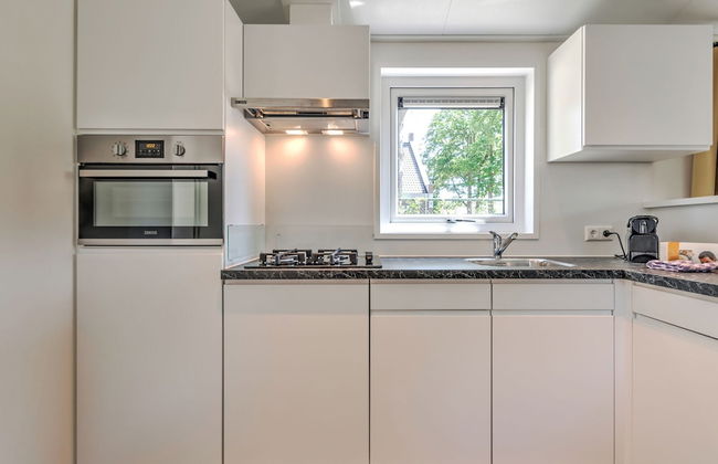 Lovely Holiday Home in Kaatsheuvel With Bubble Bath - Photo 19