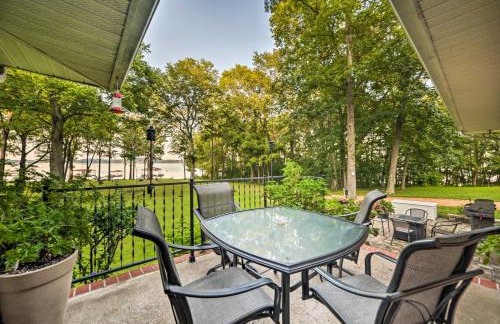 Charming Lakefront Home with Grill and Fire Pit! - Foto 24