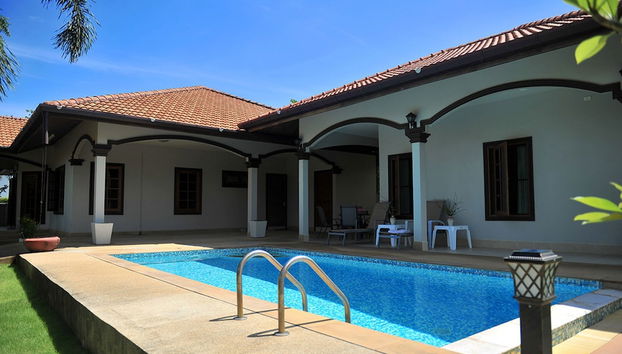 Kesorn Charming Authentic Thai Pool Villa Phuket - Foto 2, Habitación